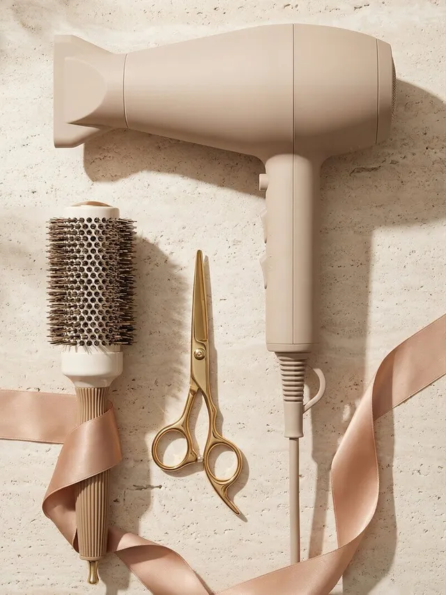 Faceless salon stock photo for hairstylist social media — example 5